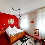 Bed & Breakfast Gaestehaus Gaes Trittenheim