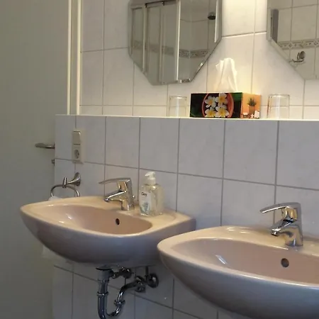 לינה וארוחת בוקר Gaestehaus Gaes 3*