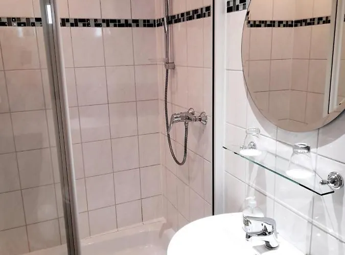 Nocleg ze śniadaniem Gaestehaus Gaes Trittenheim